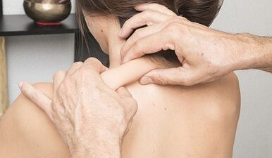 Massage avec ostéochondrose cervicale
