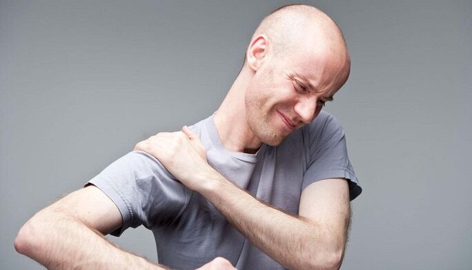 Douleur dans les épaules atteints d'ostéochondrose